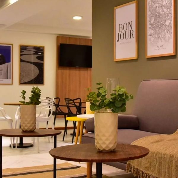 Cruz Resto Lounge